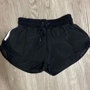 Lululemom black shorts 2.5”